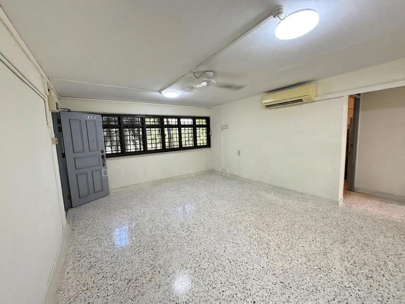 15 Ghim Moh Road, 15 Ghim Moh Road, Tanglin / Holland / Bukit Timah, 3 Bedrooms, 883 sqft, HDB Flat For Sale, by Debbie Hoon, 500274191 - Living Room - PropertyGuru.com.sg