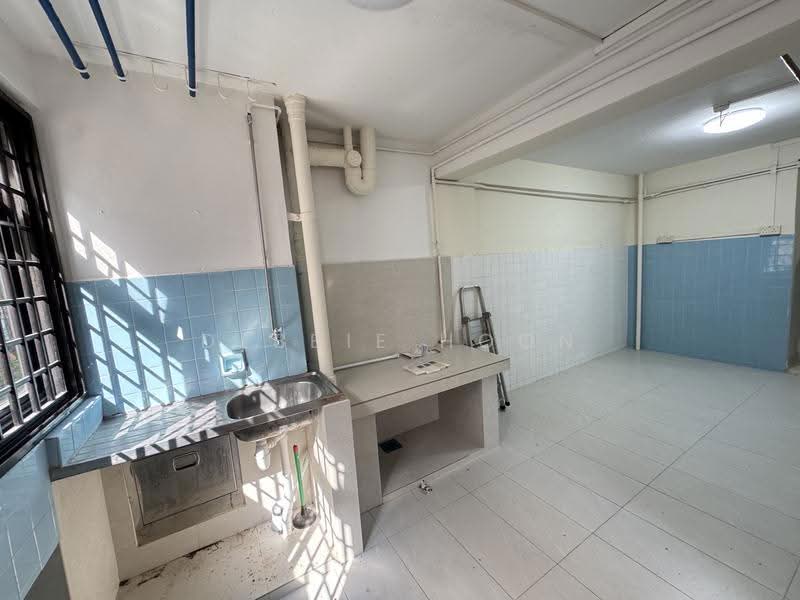 15 Ghim Moh Road, 15 Ghim Moh Road, Tanglin / Holland / Bukit Timah, 3 Bedrooms, 883 sqft, HDB Flat For Sale, by Debbie Hoon, 500274191 - Kitchen - PropertyGuru.com.sg
