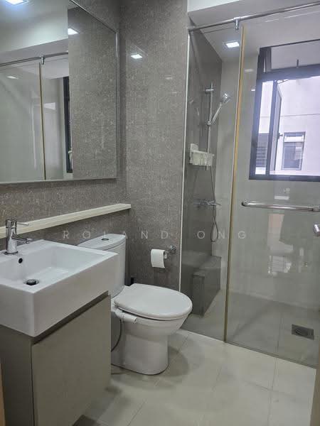 Twin Fountains, 11 Woodlands Avenue 6, Admiralty / Woodlands, 4 Bedrooms, 1,270 sqft, Condominium For Rent, by Roland Ong, 500274206 - Bathroom - PropertyGuru.com.sg