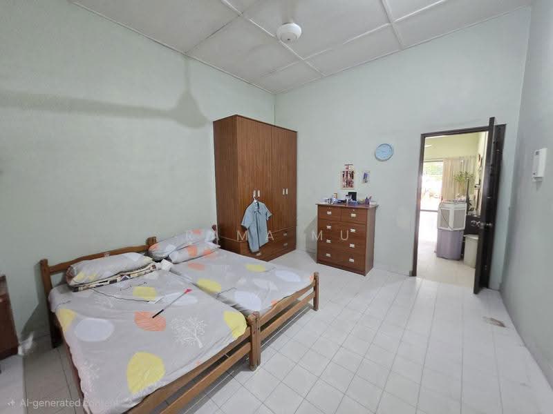 Original Single Storey Semi-D @ Upper Changi Road East - D16, Upper Changi Road East, Bedok / Upper East Coast, 3 Bedrooms, 2,000 sqft, Semi-Detached House For Sale, by Rama Mu, 500274211 - Bedroom - PropertyGuru.com.sg