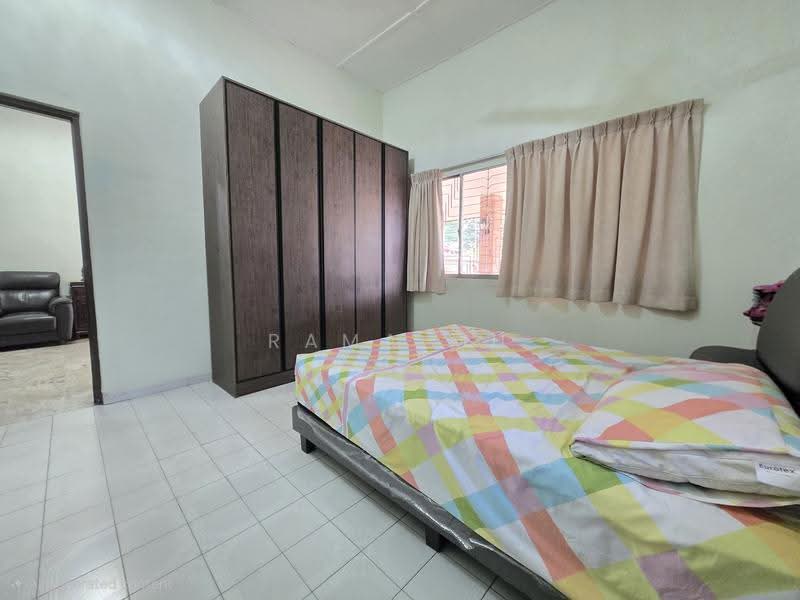 Original Single Storey Semi-D @ Upper Changi Road East - D16, Upper Changi Road East, Bedok / Upper East Coast, 3 Bedrooms, 2,000 sqft, Semi-Detached House For Sale, by Rama Mu, 500274211 - Bedroom - PropertyGuru.com.sg