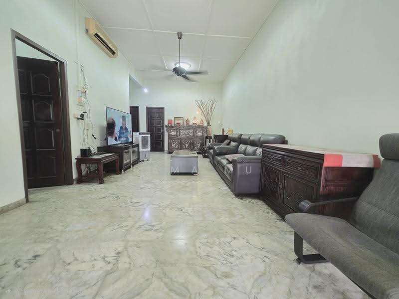 Original Single Storey Semi-D @ Upper Changi Road East - D16, Upper Changi Road East, Bedok / Upper East Coast, 3 Bedrooms, 2,000 sqft, Semi-Detached House For Sale, by Rama Mu, 500274211 - Living Room - PropertyGuru.com.sg