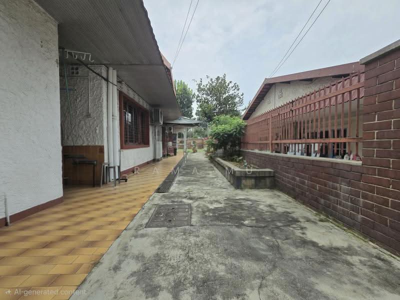 Original Single Storey Semi-D @ Upper Changi Road East - D16, Upper Changi Road East, Bedok / Upper East Coast, 3 Bedrooms, 2,000 sqft, Semi-Detached House For Sale, by Rama Mu, 500274211 - Exterior - PropertyGuru.com.sg