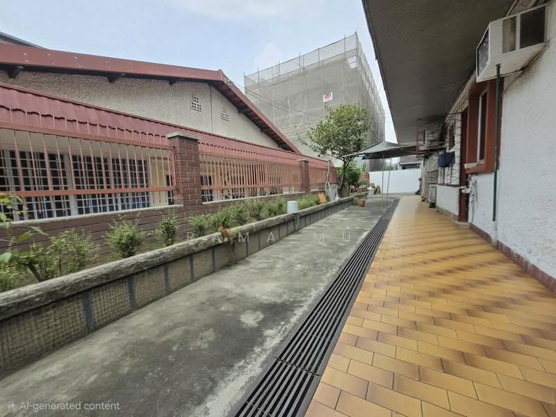 Original Single Storey Semi-D @ Upper Changi Road East - D16, Upper Changi Road East, Bedok / Upper East Coast, 3 Bedrooms, 2,000 sqft, Semi-Detached House For Sale, by Rama Mu, 500274211 - Exterior - PropertyGuru.com.sg
