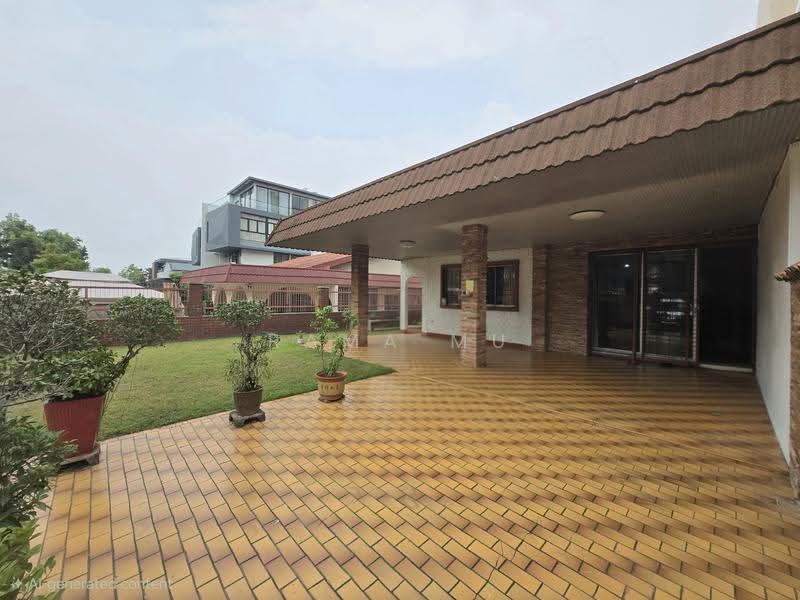 Original Single Storey Semi-D @ Upper Changi Road East - D16, Upper Changi Road East, Bedok / Upper East Coast, 3 Bedrooms, 2,000 sqft, Semi-Detached House For Sale, by Rama Mu, 500274211 - Exterior - PropertyGuru.com.sg