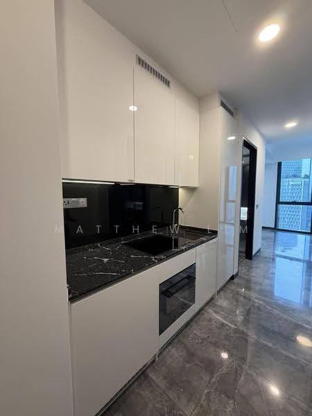 Midtown Bay, 120 Beach Road, Beach Road / Bugis / Rochor, 3 Bedrooms, 990 sqft, Condominium For Sale, by Matthew Lim, 500274214 - Kitchen - PropertyGuru.com.sg