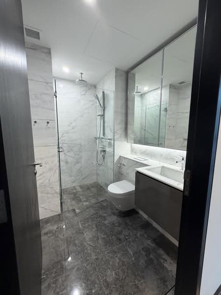 Midtown Bay, 120 Beach Road, Beach Road / Bugis / Rochor, 3 Bedrooms, 990 sqft, Condominium For Sale, by Matthew Lim, 500274214 - Bathroom - PropertyGuru.com.sg