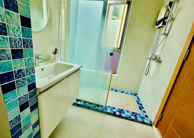 Caribbean at Keppel Bay, 44 Keppel Bay Drive, Harbourfront / Telok Blangah, 2 Bedrooms, 893 sqft, Condominium For Sale, by Linda Zhang, 500274215 - Bathroom - PropertyGuru.com.sg