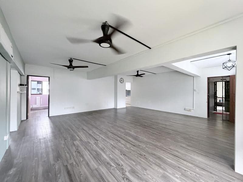 903 Tampines Avenue 4, 903 Tampines Avenue 4, Pasir Ris / Tampines, 3 Bedrooms, 1,432 sqft, HDB Flat For Sale, by Sofian Roslan, 500274216 - Living Room - PropertyGuru.com.sg