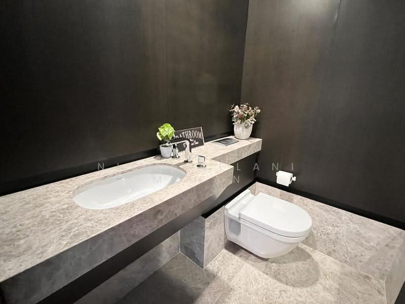 Centennia Suites, 100 Kim Seng Road, Orchard / River Valley, 4 Bedrooms, 2,239 sqft, Condominium For Rent, by Nidhi Belani Mohan, 500274217 - Bathroom - PropertyGuru.com.sg