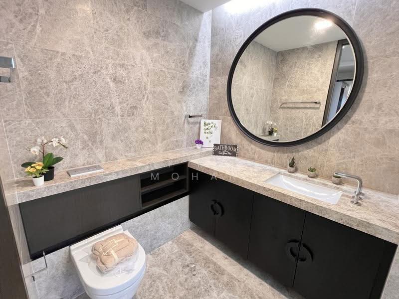 Centennia Suites, 100 Kim Seng Road, Orchard / River Valley, 4 Bedrooms, 2,239 sqft, Condominium For Rent, by Nidhi Belani Mohan, 500274217 - Bathroom - PropertyGuru.com.sg