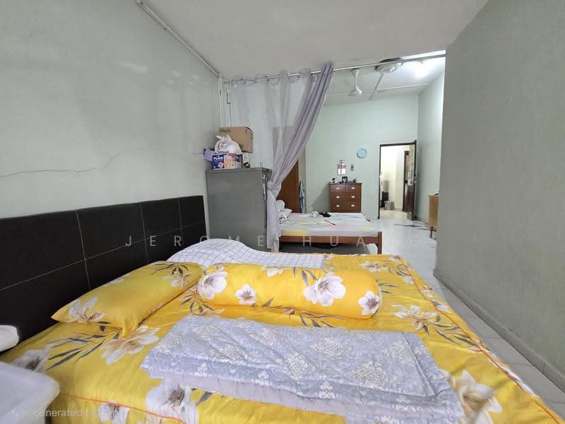 D16 - Upper Changi Road East an Original Single Storey Semi-D, Bedok / Upper East Coast, 3 Bedrooms, 2,000 sqft, Semi-Detached House For Sale, by Jerome Huang, 500274218 - Bedroom - PropertyGuru.com.sg