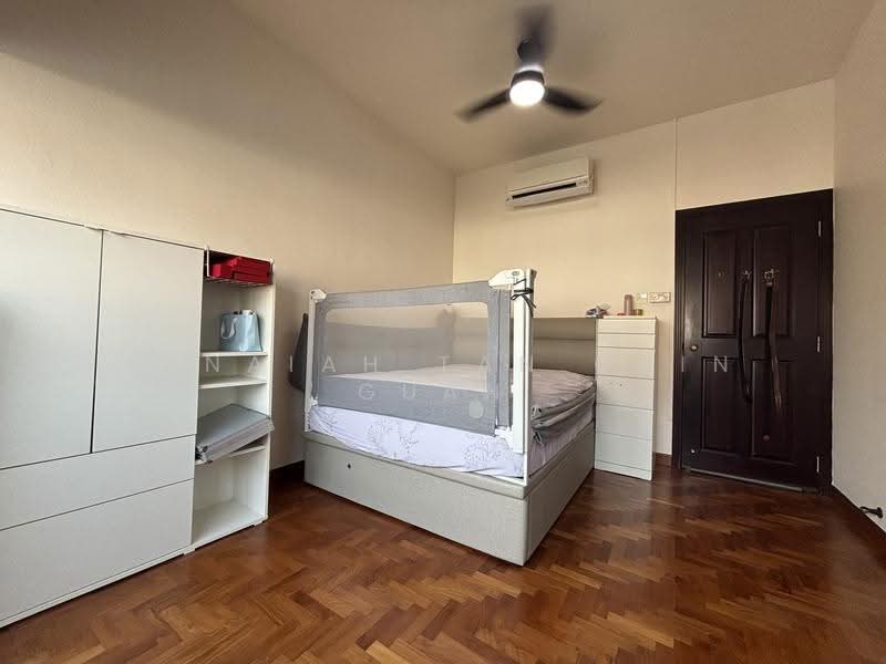 Ensuite Room with enclosed study area and walk in wardrobe, Westwood Avenue, Boon Lay / Jurong / Tuas, Room Rental, 300 sqft, Terraced House For Rent, by Benaiah Tan Chin Guan, 500274246 - Bedroom - PropertyGuru.com.sg