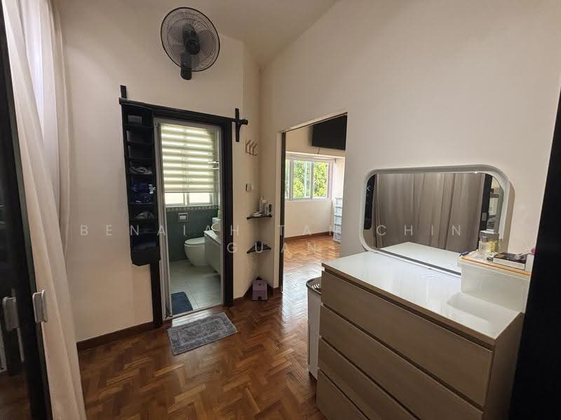 Ensuite Room with enclosed study area and walk in wardrobe, Westwood Avenue, Boon Lay / Jurong / Tuas, Room Rental, 300 sqft, Terraced House For Rent, by Benaiah Tan Chin Guan, 500274246 - Bathroom - PropertyGuru.com.sg
