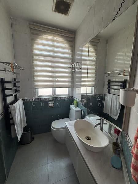 Ensuite Room with enclosed study area and walk in wardrobe, Westwood Avenue, Boon Lay / Jurong / Tuas, Room Rental, 300 sqft, Terraced House For Rent, by Benaiah Tan Chin Guan, 500274246 - Bathroom - PropertyGuru.com.sg
