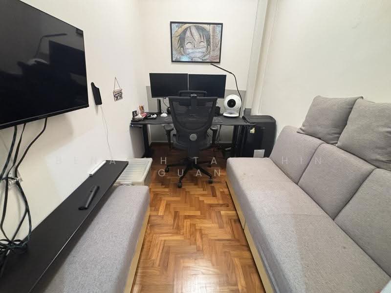 Ensuite Room with enclosed study area and walk in wardrobe, Westwood Avenue, Boon Lay / Jurong / Tuas, Room Rental, 300 sqft, Terraced House For Rent, by Benaiah Tan Chin Guan, 500274246 - Study - PropertyGuru.com.sg
