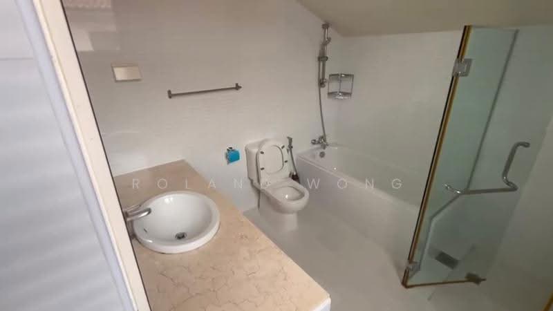 Single Storey Bungalow with pool at Chestnut for rent, Chestnut Crescent, Dairy Farm / Bukit Panjang / Choa Chu Kang, 5 Bedrooms, 4,000 sqft, Detached House For Rent, by Roland Wong, 500274247 - Bathroom - PropertyGuru.com.sg