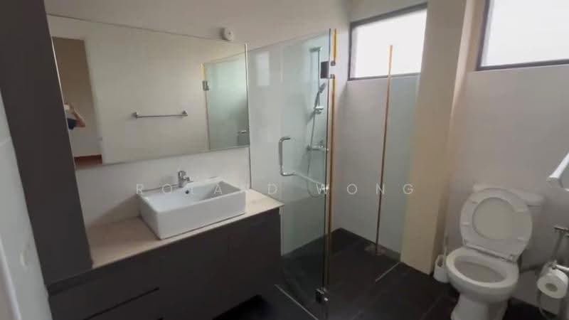 Single Storey Bungalow with pool at Chestnut for rent, Chestnut Crescent, Dairy Farm / Bukit Panjang / Choa Chu Kang, 5 Bedrooms, 4,000 sqft, Detached House For Rent, by Roland Wong, 500274247 - Bathroom - PropertyGuru.com.sg