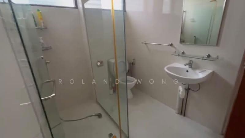 Single Storey Bungalow with pool at Chestnut for rent, Chestnut Crescent, Dairy Farm / Bukit Panjang / Choa Chu Kang, 5 Bedrooms, 4,000 sqft, Detached House For Rent, by Roland Wong, 500274247 - Bathroom - PropertyGuru.com.sg