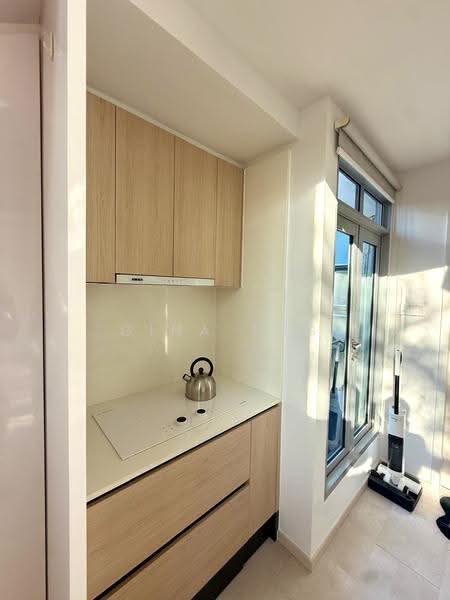 Regency Suites, 38 Kim Tian Road, Alexandra / Commonwealth, 2 Bedrooms, 1,000 sqft, Apartment For Rent, by Gina Tng, 500274254 - Kitchen - PropertyGuru.com.sg