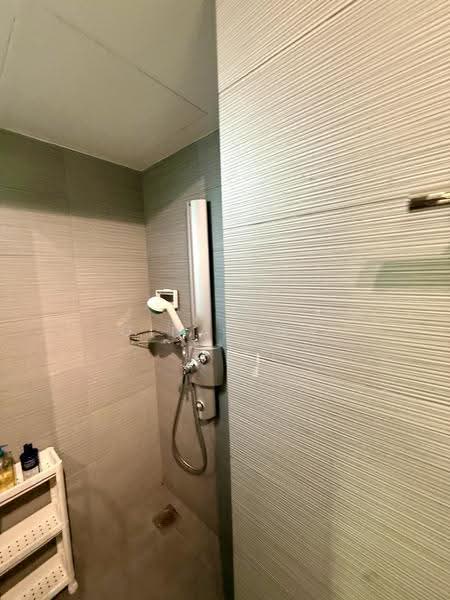 Regency Suites, 38 Kim Tian Road, Alexandra / Commonwealth, 2 Bedrooms, 1,000 sqft, Apartment For Rent, by Gina Tng, 500274254 - Bathroom - PropertyGuru.com.sg