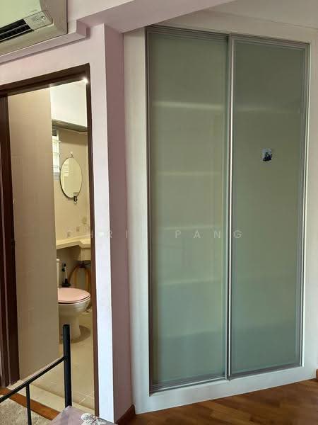 195B Punggol Road, 195B Punggol Road, Hougang / Punggol / Sengkang, 3 Bedrooms, 990 sqft, HDB Flat For Rent, by Chris Pang, 500274260 - Bathroom - PropertyGuru.com.sg