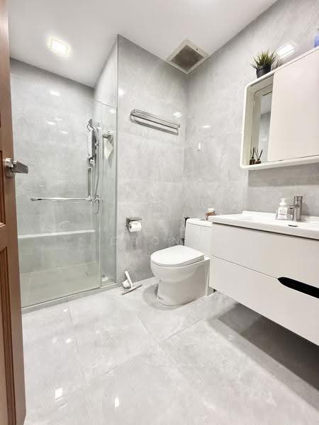 Seletar Hills Estate, Seletar Hills Drive, Seletar / Yio Chu Kang, 6 Bedrooms, 5,800 sqft, Semi-Detached House For Sale, by Keegan Chong, 500274271 - Bathroom - PropertyGuru.com.sg