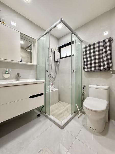 Seletar Hills Estate, Seletar Hills Drive, Seletar / Yio Chu Kang, 6 Bedrooms, 5,800 sqft, Semi-Detached House For Sale, by Keegan Chong, 500274271 - Bathroom - PropertyGuru.com.sg