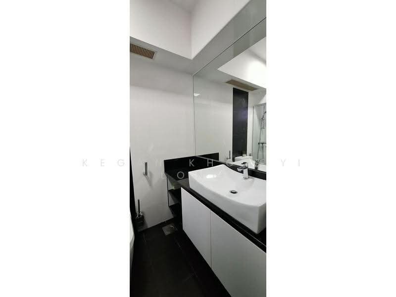 103C Edgefield Plains, 103C Edgefield Plains, Hougang / Punggol / Sengkang, 3 Bedrooms, 1,184 sqft, HDB Flat For Sale, by Kegan Khoo Yi Long, 500274275 - Master bath - PropertyGuru.com.sg