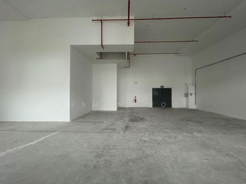 High ceiling light industrial | Attached toilet | Tai Seng MRT, Macpherson / Potong Pasir, 1,916 sqft, Light Industrial (B1) For Rent, by Desmond Foo, 500274295 - Interior - CommercialGuru.com.sg