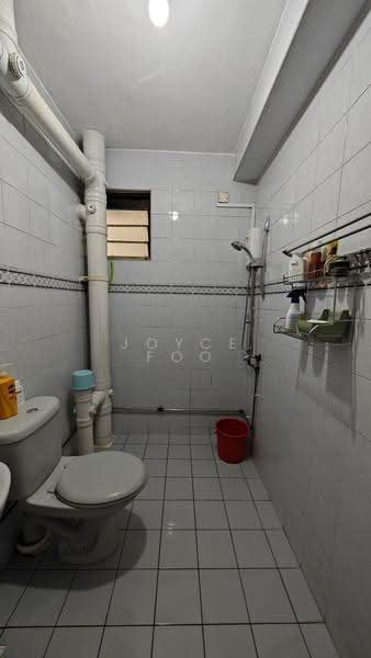 679 Choa Chu Kang Crescent, 679 Choa Chu Kang Crescent, Dairy Farm / Bukit Panjang / Choa Chu Kang, 4 Bedrooms, 1,323 sqft, HDB Flat For Sale, by Joyce Foo, 500274299 - Bathroom - PropertyGuru.com.sg