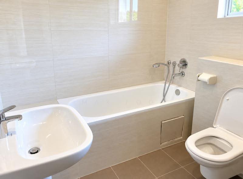 Ewart Park, Ewart Park, Tanglin / Holland / Bukit Timah, 3 Bedrooms, 2,200 sqft, Apartment For Rent, by Max Foo, 500274345 - Bathroom - PropertyGuru.com.sg
