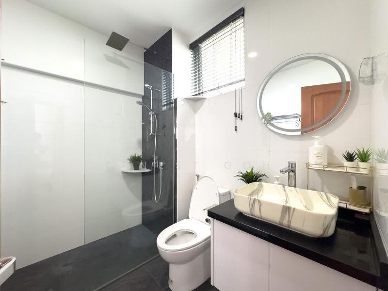 RENOVATED 3 Storey Semi-D, MOVE IN READY, WALK TO MRT, Bedok / Upper East Coast, 6 Bedrooms, 3,820 sqft, Corner Terrace For Sale, by Ernest Goh, 500274348 - Bathroom - PropertyGuru.com.sg
