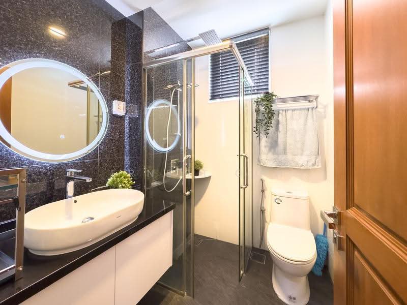 RENOVATED 3 Storey Semi-D, MOVE IN READY, WALK TO MRT, Bedok / Upper East Coast, 6 Bedrooms, 3,820 sqft, Corner Terrace For Sale, by Ernest Goh, 500274348 - Bathroom - PropertyGuru.com.sg