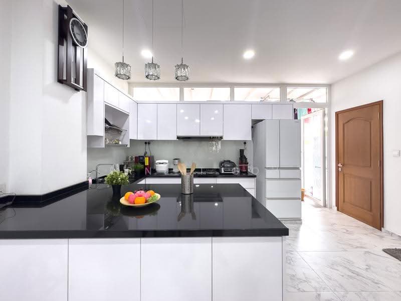 RENOVATED 3 Storey Semi-D, MOVE IN READY, WALK TO MRT, Bedok / Upper East Coast, 6 Bedrooms, 3,820 sqft, Corner Terrace For Sale, by Ernest Goh, 500274348 - Kitchen - PropertyGuru.com.sg