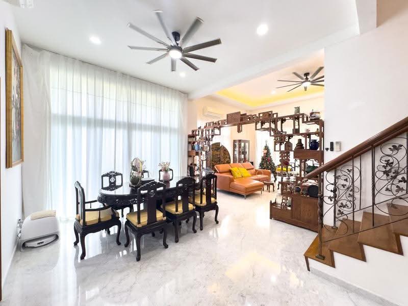 RENOVATED 3 Storey Semi-D, MOVE IN READY, WALK TO MRT, Bedok / Upper East Coast, 6 Bedrooms, 3,820 sqft, Corner Terrace For Sale, by Ernest Goh, 500274348 - Living Room - PropertyGuru.com.sg