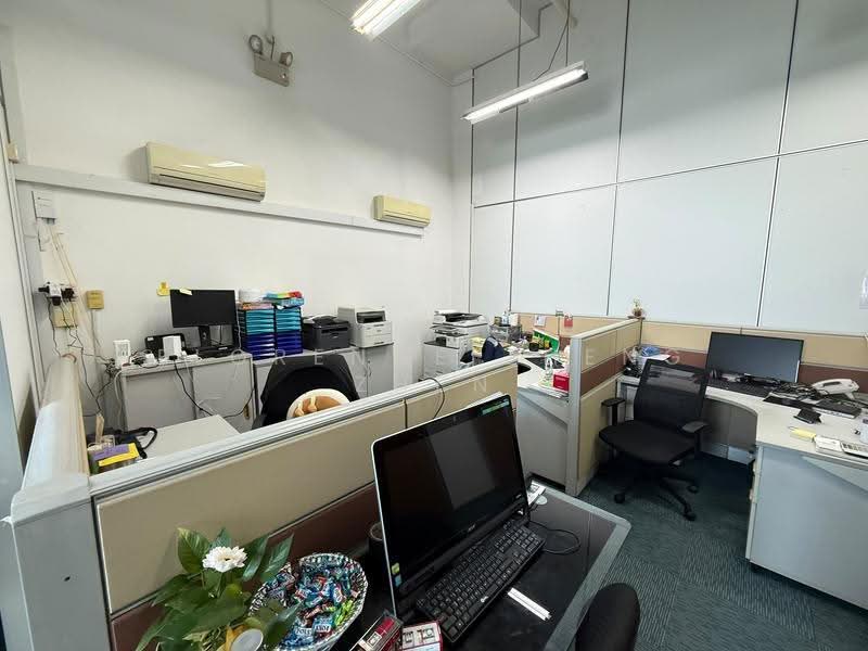 Tradehub 21, 18 Boon Lay Way, Boon Lay / Jurong / Tuas, 1,485 sqft, Light Industrial (B1) For Sale, by Florence Zheng Zhen, 500274375 - Study - CommercialGuru.com.sg