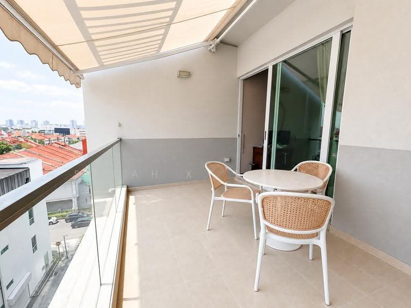 Ivory, 15 Ceylon Lane, East Coast / Marine Parade, 2 Bedrooms, 1,238 sqft, Apartment For Sale, by Sarah X. (郑雪梅), 500274382 - Balcony - PropertyGuru.com.sg