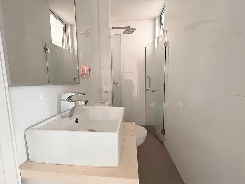 Ivory, 15 Ceylon Lane, East Coast / Marine Parade, 2 Bedrooms, 1,238 sqft, Apartment For Sale, by Sarah X. (郑雪梅), 500274382 - Bathroom - PropertyGuru.com.sg
