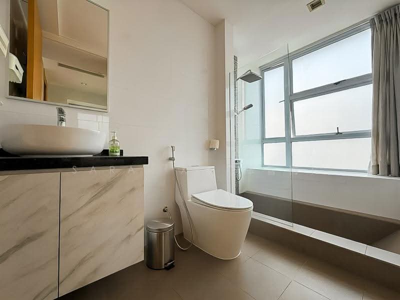 Ivory, 15 Ceylon Lane, East Coast / Marine Parade, 2 Bedrooms, 1,238 sqft, Apartment For Sale, by Sarah X. (郑雪梅), 500274382 - Master Bathroom - PropertyGuru.com.sg