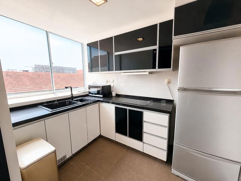 Ivory, 15 Ceylon Lane, East Coast / Marine Parade, 2 Bedrooms, 1,238 sqft, Apartment For Sale, by Sarah X. (郑雪梅), 500274382 - Kitchen - PropertyGuru.com.sg