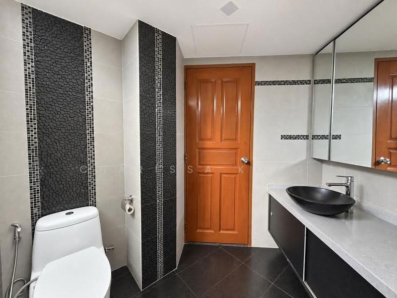 Mandarin Gardens, 1 Siglap Road, East Coast / Marine Parade, 3 Bedrooms, 2,024 sqft, Condominium For Sale, by Charissa Kong, 500274383 - Bathroom - PropertyGuru.com.sg