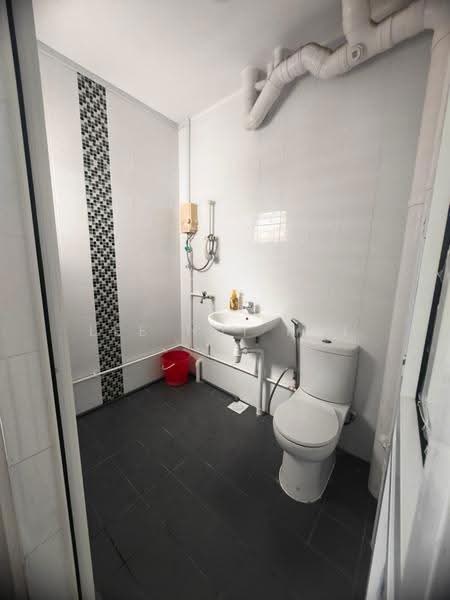 851 Tampines Street 83, 851 Tampines Street 83, Pasir Ris / Tampines, 2 Bedrooms, 797 sqft, HDB Flat For Sale, by Lee Hui Hui, 500274386 - Bathroom - PropertyGuru.com.sg