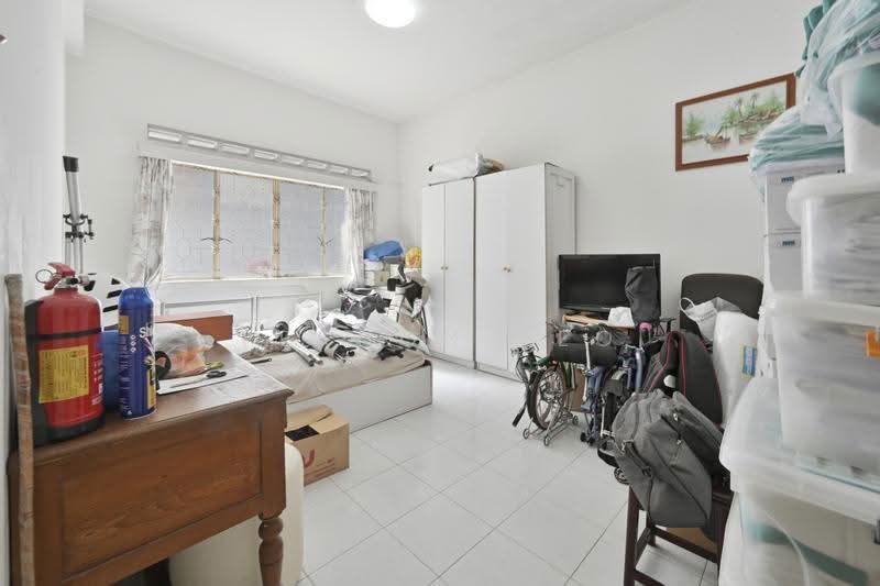 *WIDE FRONTAGE GCB @ MALCOLM ROAD area, Tanglin / Holland / Bukit Timah, 4 Bedrooms, 4,000 sqft, Good Class Bungalow For Sale, by Vernon Teo, 500274394 - Bedroom - PropertyGuru.com.sg