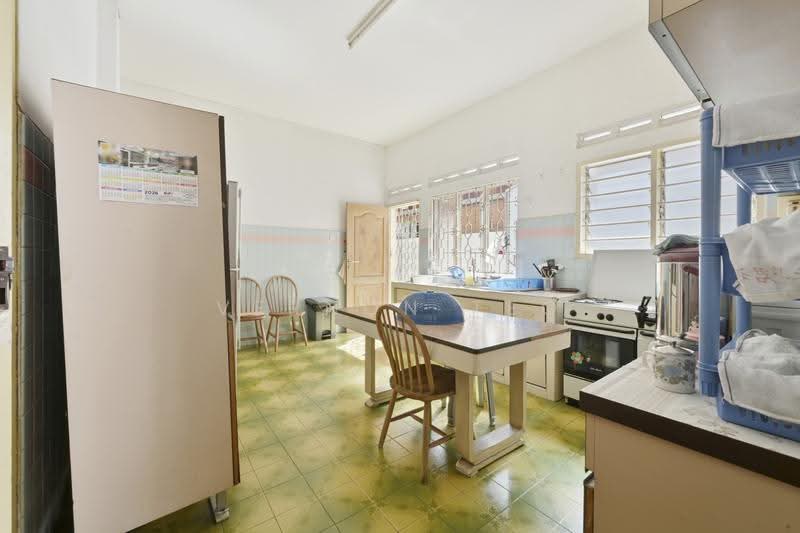 *WIDE FRONTAGE GCB @ MALCOLM ROAD area, Tanglin / Holland / Bukit Timah, 4 Bedrooms, 4,000 sqft, Good Class Bungalow For Sale, by Vernon Teo, 500274394 - Kitchen - PropertyGuru.com.sg