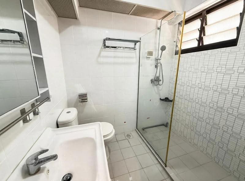 2D Sri Geylang Serai, 2D Geylang Serai, Eunos / Geylang / Paya Lebar, 4 Bedrooms, 1,023 sqft, HDB Flat For Sale, by Alan Neo, 500274411 - Bathroom - PropertyGuru.com.sg
