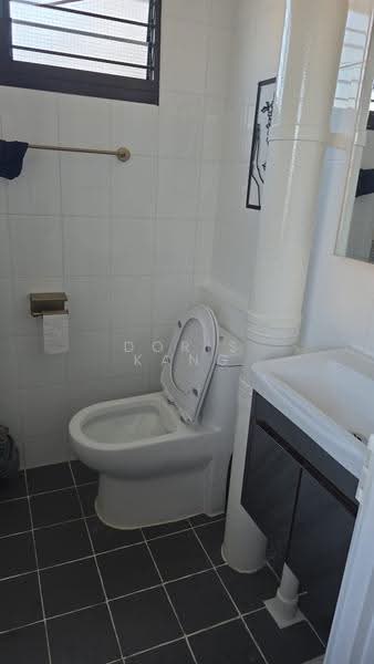 146 Yishun Street 11, 146 Yishun Street 11, Sembawang / Yishun, Room Rental, 120 sqft, HDB Flat For Rent, by Doris Kang, 500274459 - Bathroom - PropertyGuru.com.sg