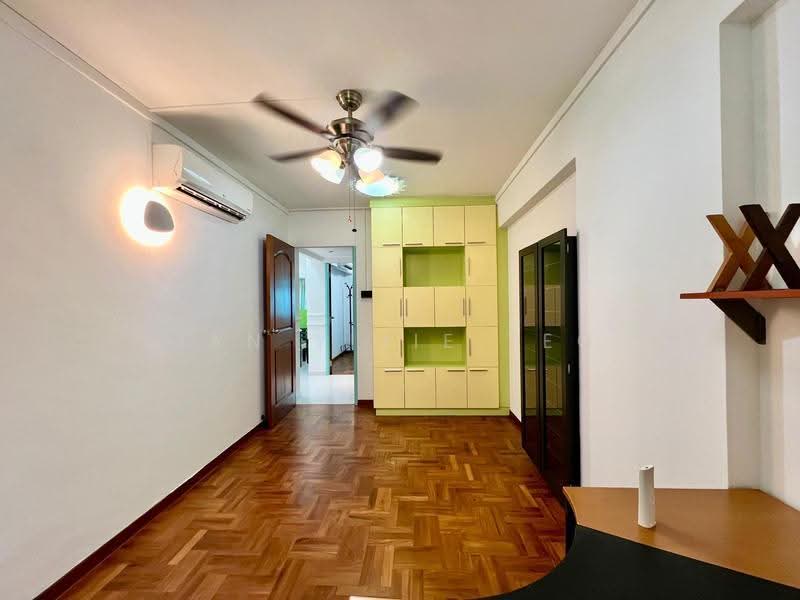 30A Holland Close, 30A Holland Close, Tanglin / Holland / Bukit Timah, 3 Bedrooms, 1,140 sqft, HDB Flat For Sale, by Ian Yijie Teo, 500274520 - Living Room - PropertyGuru.com.sg