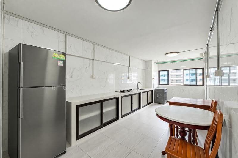 9 Gloucester Road, 9 Gloucester Road, Farrer Park / Serangoon Rd, 3 Bedrooms, 980 sqft, HDB Flat For Sale, by Florence Ho, 500274524 - Kitchen - PropertyGuru.com.sg