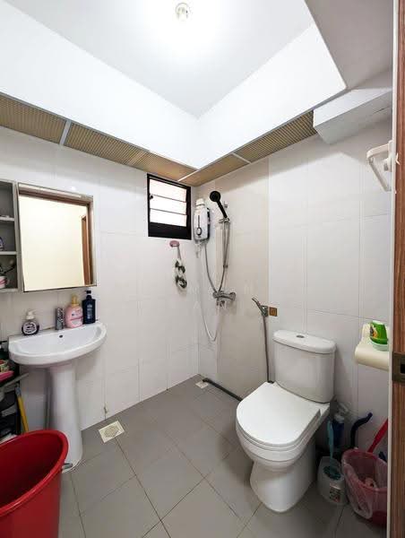 464B Bukit Batok West Avenue 8, 464B Bukit Batok West Avenue 8, Dairy Farm / Bukit Panjang / Choa Chu Kang, 3 Bedrooms, 1,001 sqft, HDB Flat For Sale, by Desmond Tan, 500274529 - Bathroom - PropertyGuru.com.sg